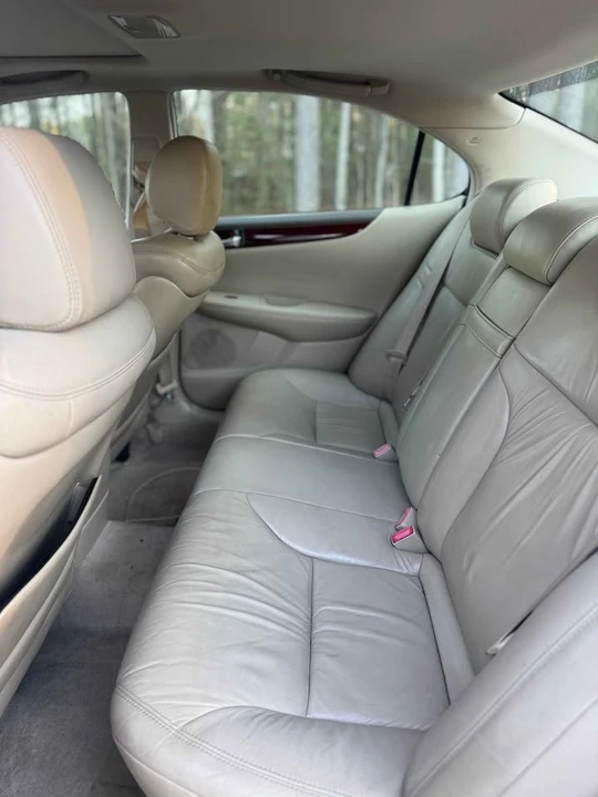 2004 Lexus ES 4th Gen - Image 11 of 20