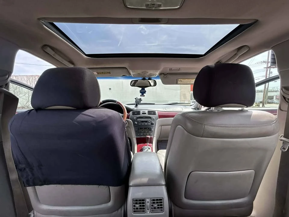 2004 Lexus ES 4th Gen - Image 11 of 12