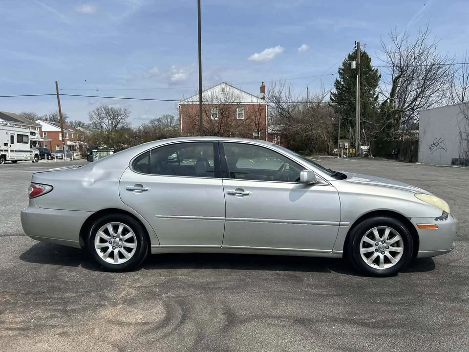 2004 Lexus ES 4th Gen - Image 4 of 12