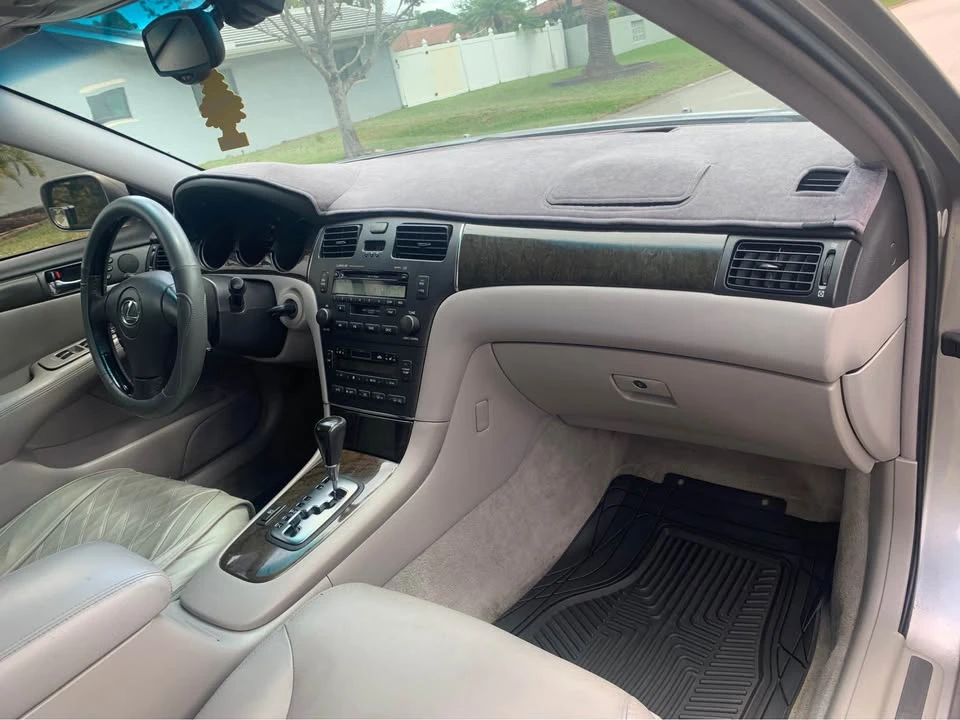 2004 Lexus ES 4th Gen - Image 10 of 12