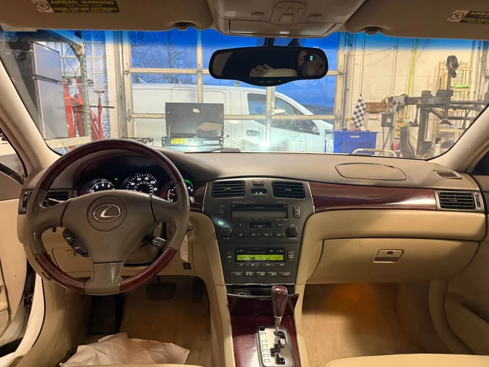 2004 Lexus ES 4th Gen - Image 17 of 20