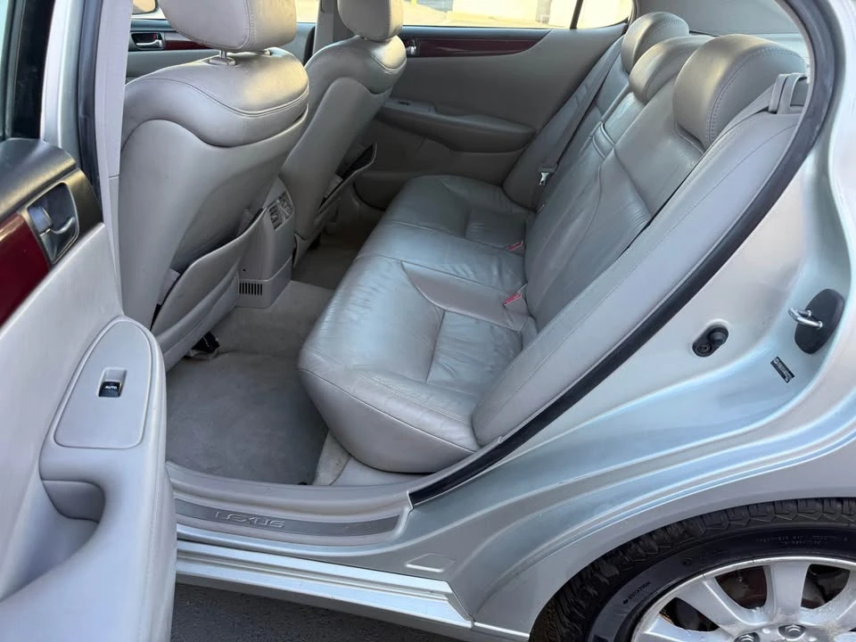 2004 Lexus ES 4th Gen - Image 13 of 17