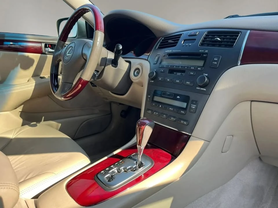 2004 Lexus ES 4th Gen - Image 9 of 14