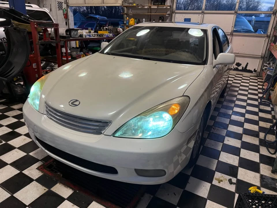 2004 Lexus ES 4th Gen - Image 2 of 20