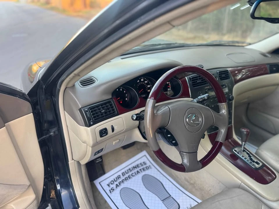 2004 Lexus ES 4th Gen - Image 18 of 20