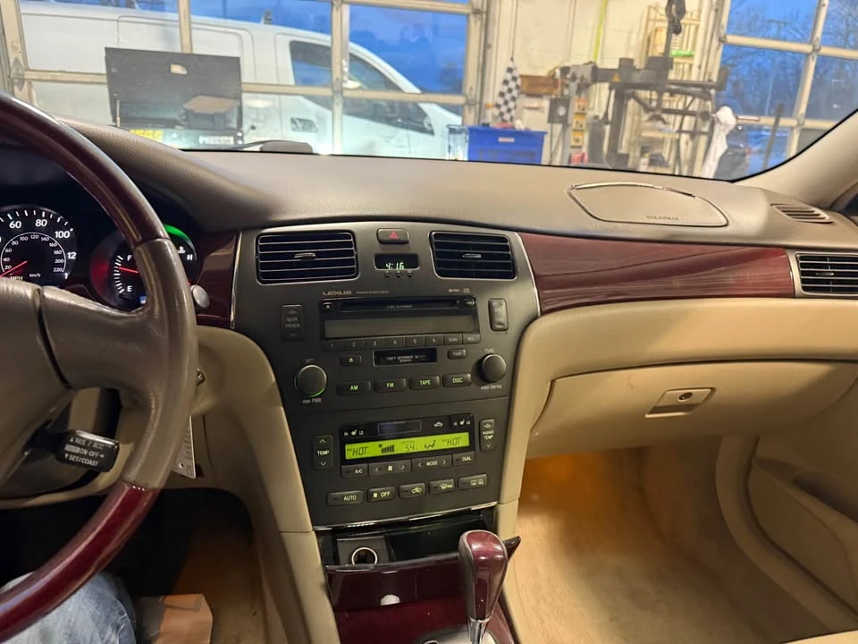 2004 Lexus ES 4th Gen - Image 18 of 20