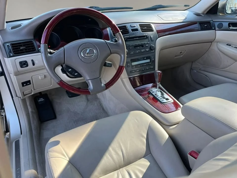 2004 Lexus ES 4th Gen - Image 8 of 14