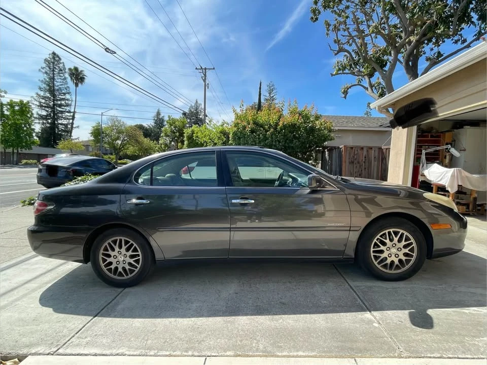 2004 Lexus ES 4th Gen - Image 2 of 10