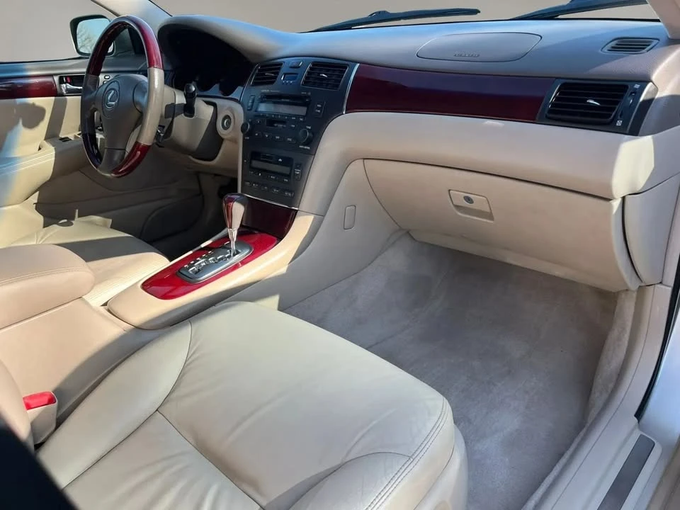 2004 Lexus ES 4th Gen - Image 10 of 14