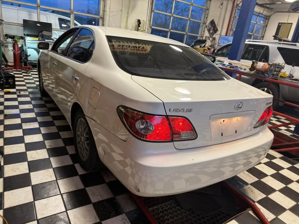 2004 Lexus ES 4th Gen - Image 8 of 20
