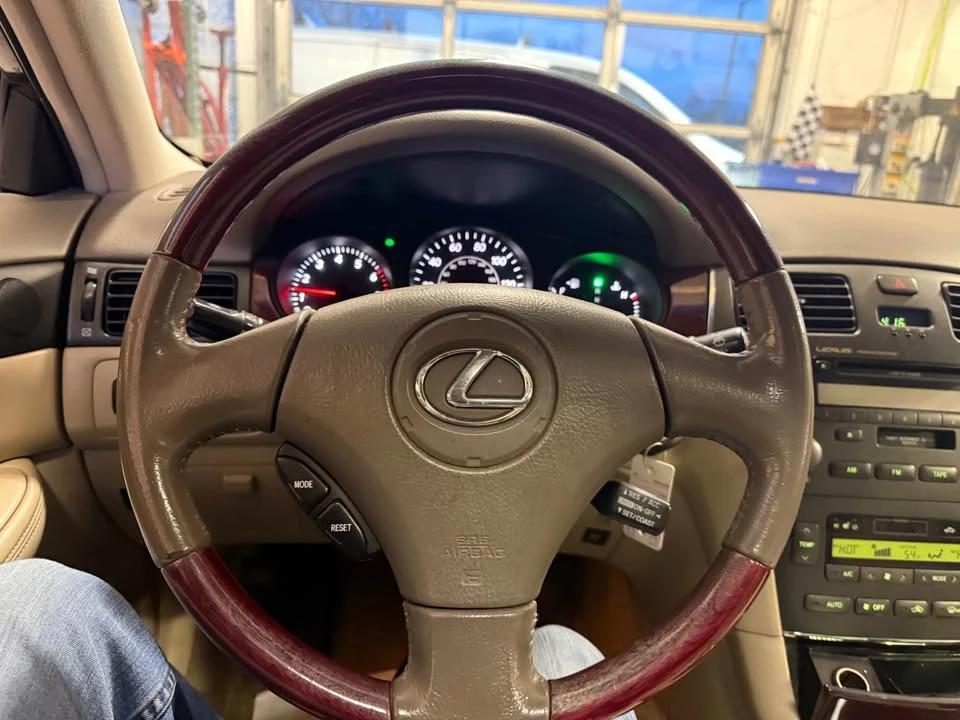 2004 Lexus ES 4th Gen - Image 19 of 20