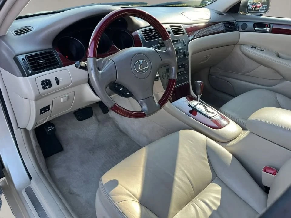 2004 Lexus ES 4th Gen - Image 11 of 14