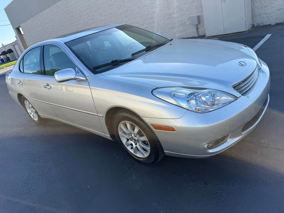 2004 Lexus ES 4th Gen - Image 3 of 17