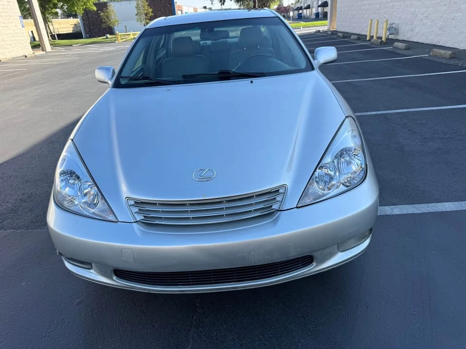 2004 Lexus ES 4th Gen - Image 2 of 17