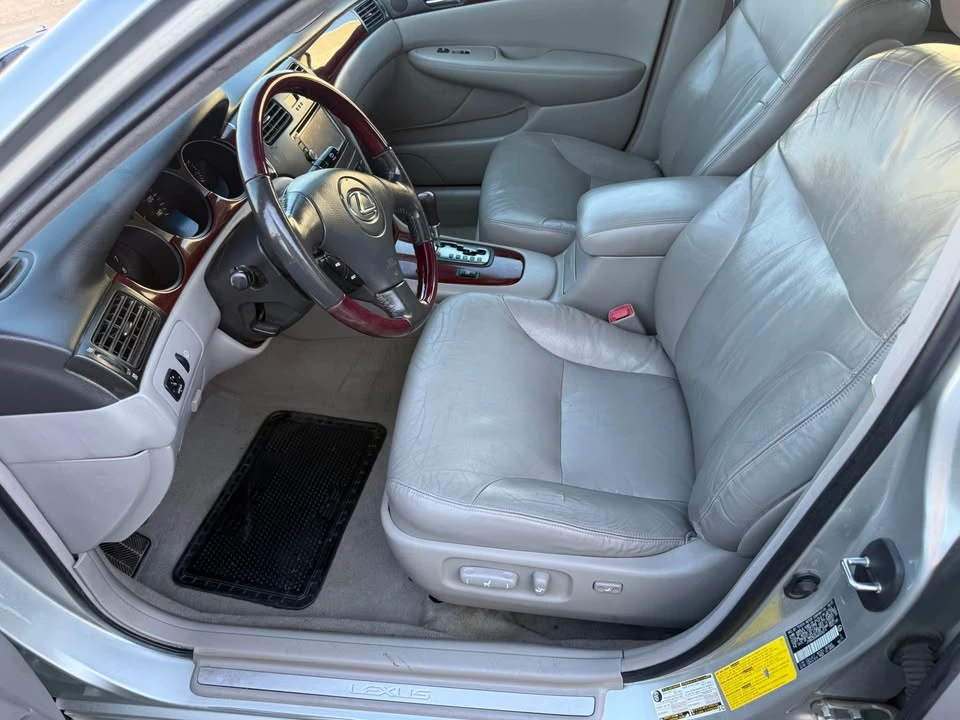 2004 Lexus ES 4th Gen - Image 12 of 17