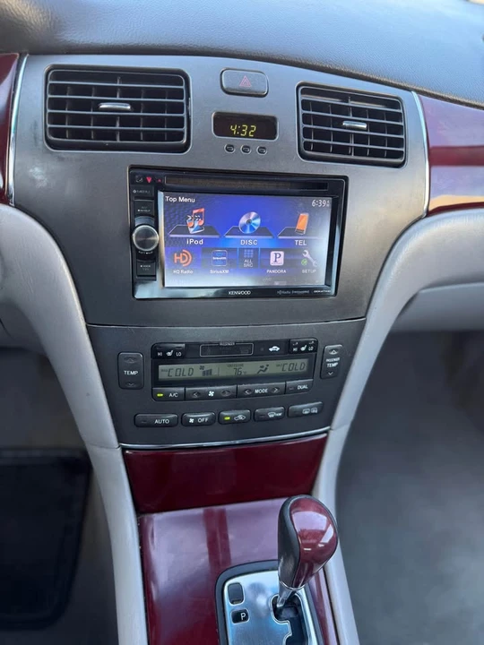 2004 Lexus ES 4th Gen - Image 10 of 17