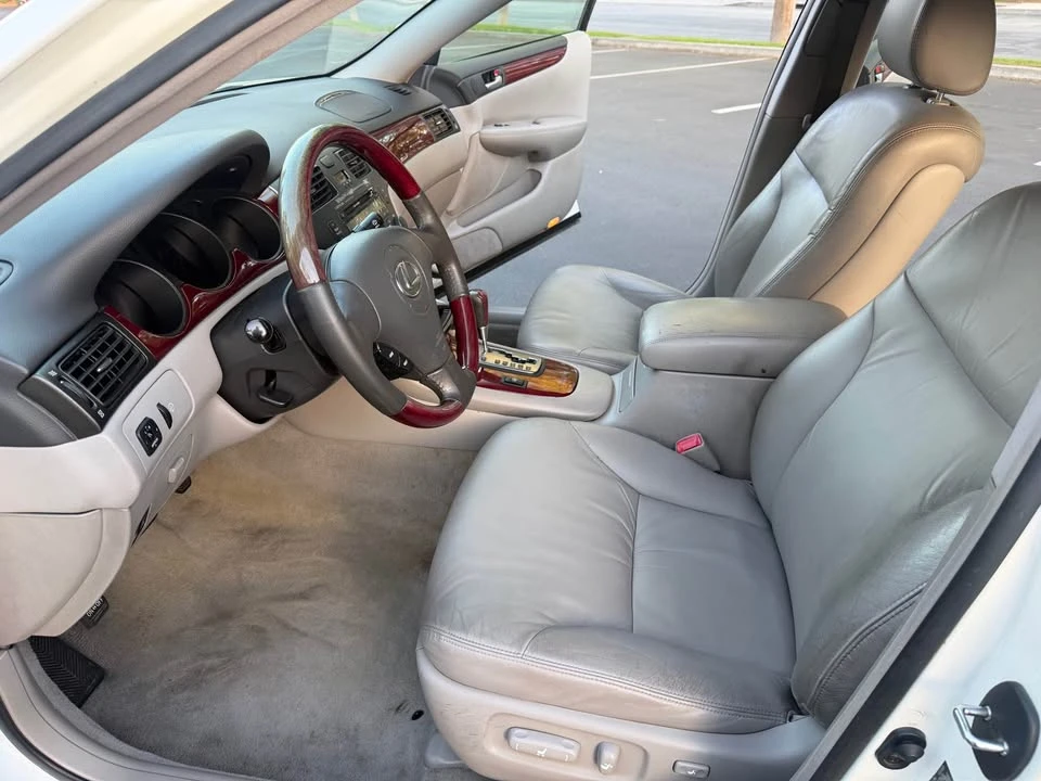 2004 Lexus ES 4th Gen - Image 9 of 13