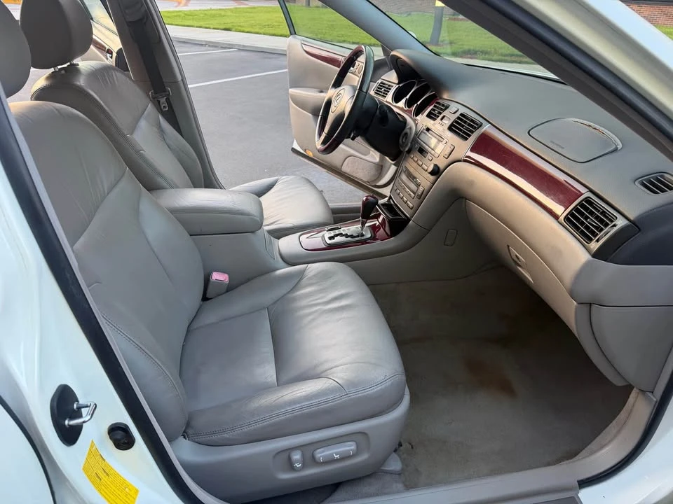 2004 Lexus ES 4th Gen - Image 10 of 13