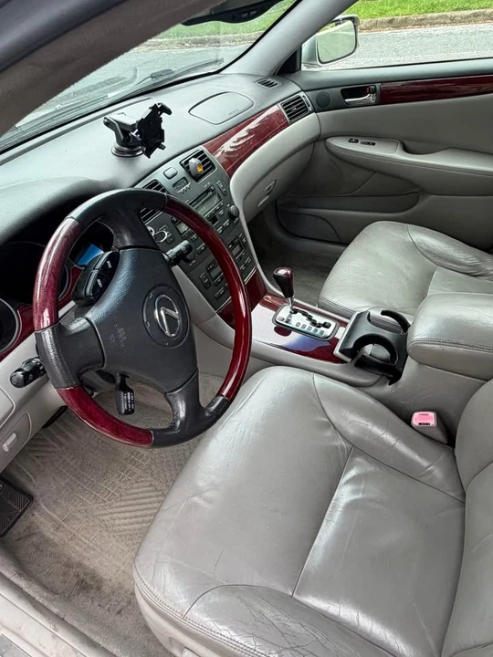 2004 Lexus ES 4th Gen - Image 7 of 10