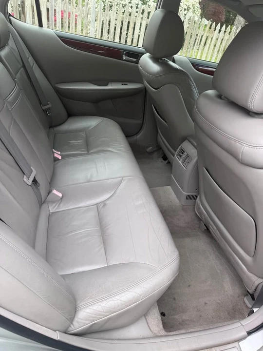 2004 Lexus ES 4th Gen - Image 9 of 10