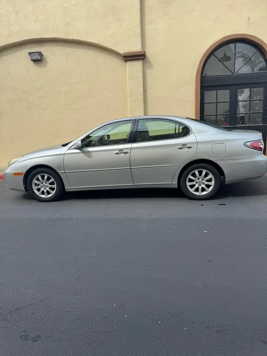 2004 Lexus ES 4th Gen - Image 9 of 14