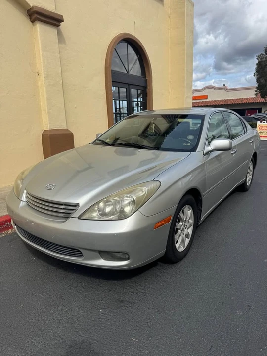 2004 Lexus ES 4th Gen - Image 2 of 14
