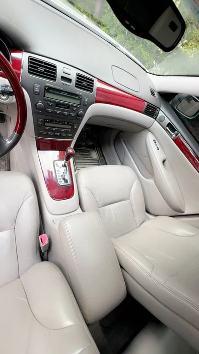 2004 Lexus ES 4th Gen - Image 9 of 11