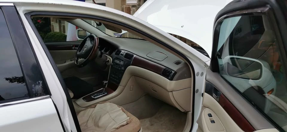2004 Lexus ES 4th Gen - Image 2 of 11