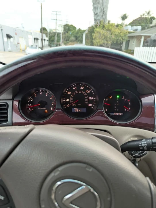 2004 Lexus ES 4th Gen - Image 9 of 12