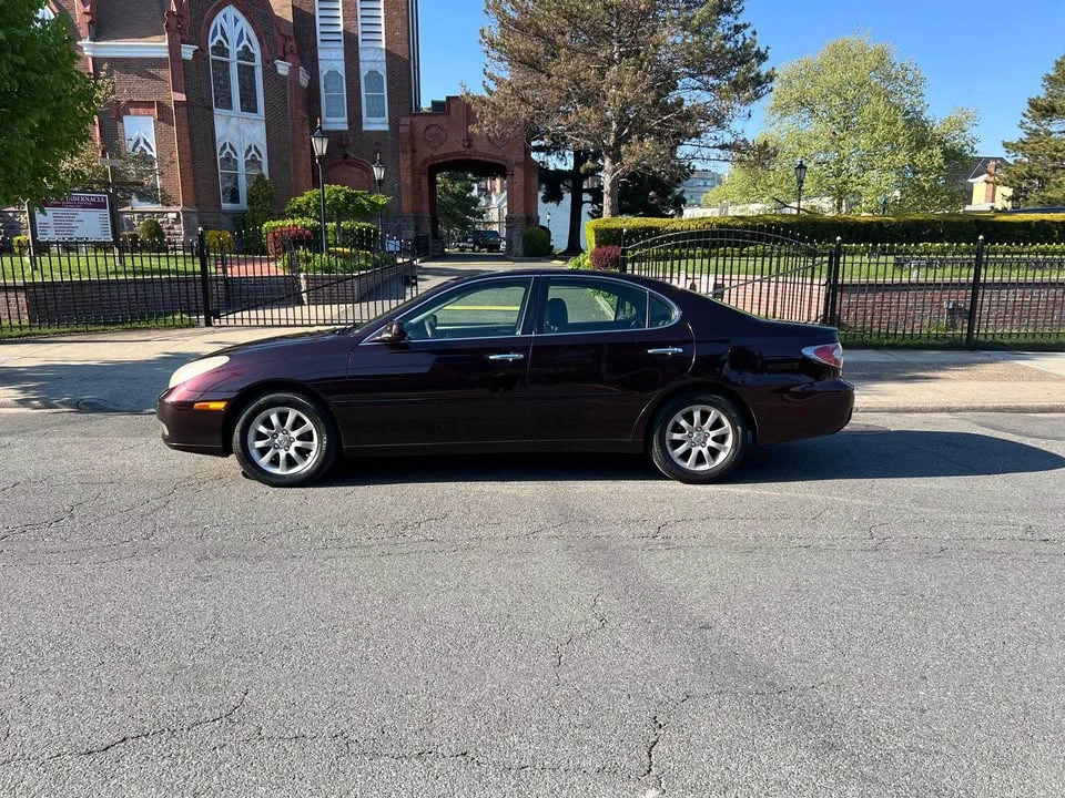 2004 Lexus ES 4th Gen - Image 2 of 15