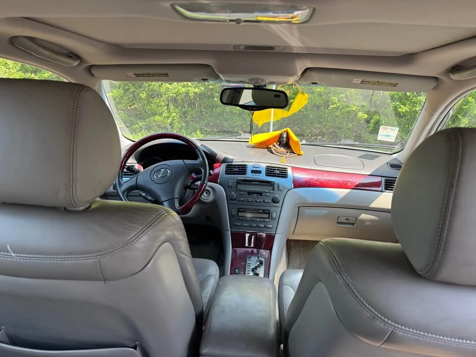 2004 Lexus ES 4th Gen - Image 8 of 10
