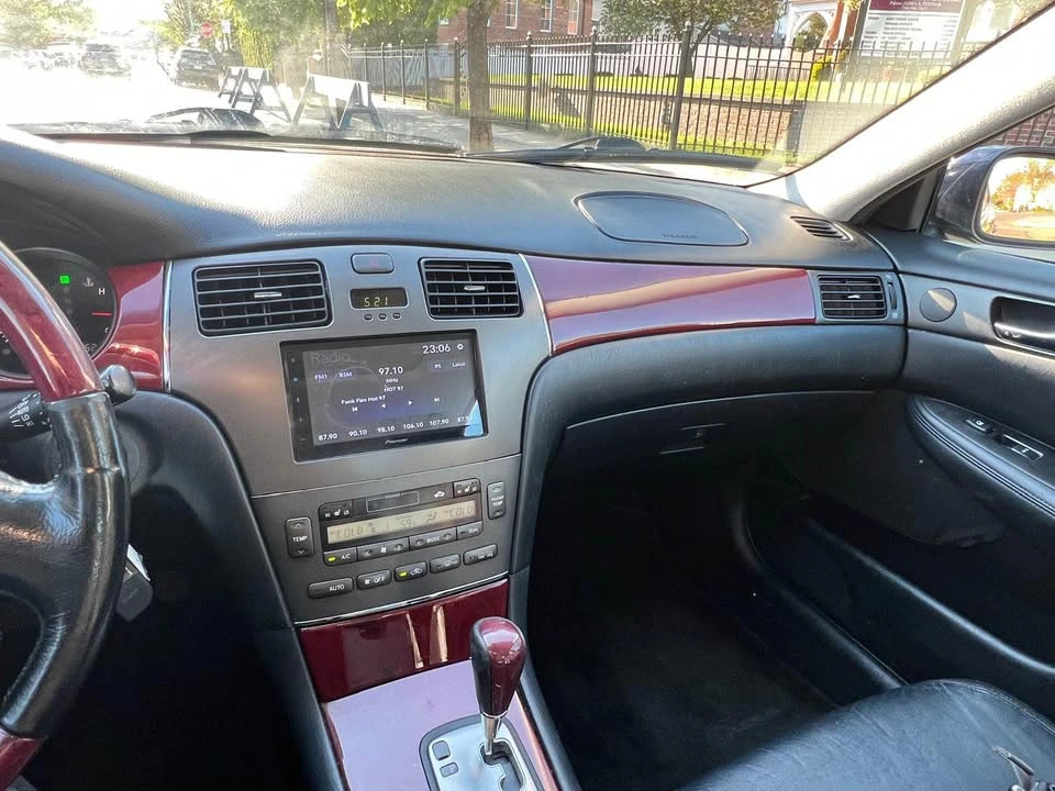 2004 Lexus ES 4th Gen - Image 12 of 15