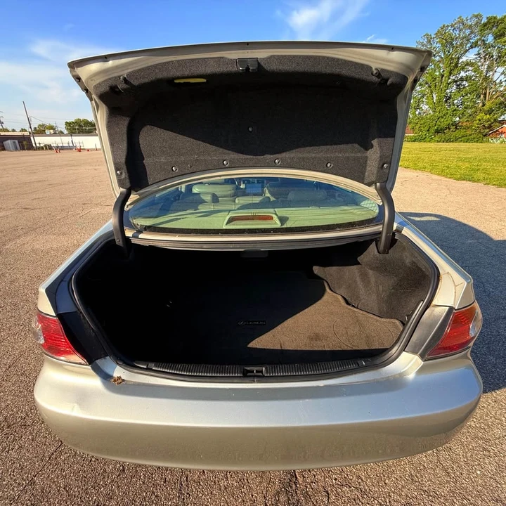 2004 Lexus ES 4th Gen - Image 15 of 18