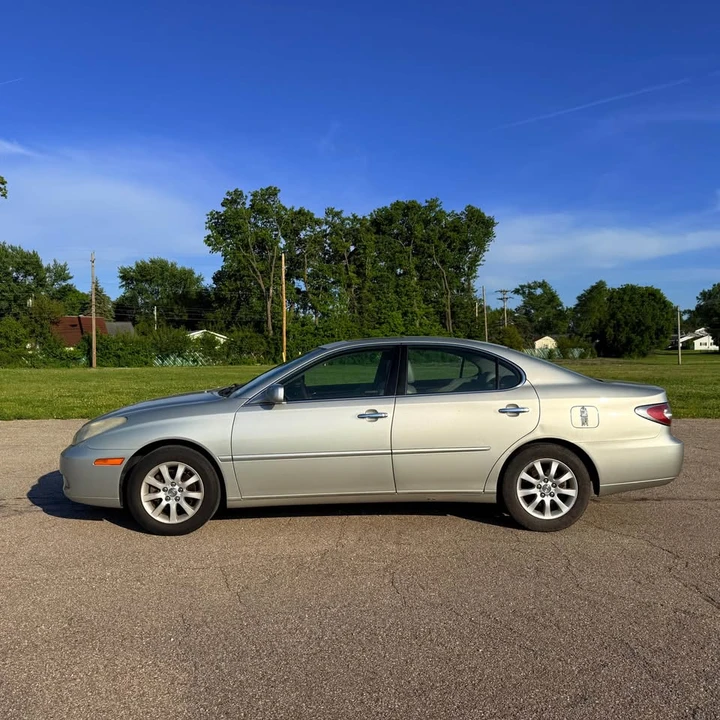 2004 Lexus ES 4th Gen - Image 2 of 18