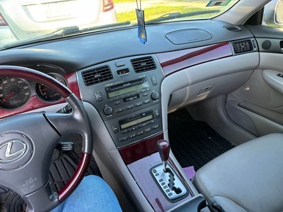 2004 Lexus ES 4th Gen - Image 4 of 7