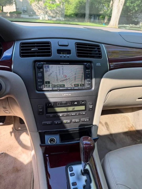 2004 Lexus ES 4th Gen - Image 8 of 18