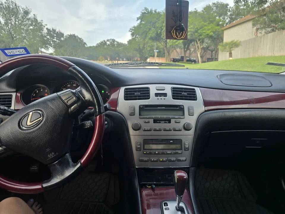 2004 Lexus ES 4th Gen - Image 13 of 15