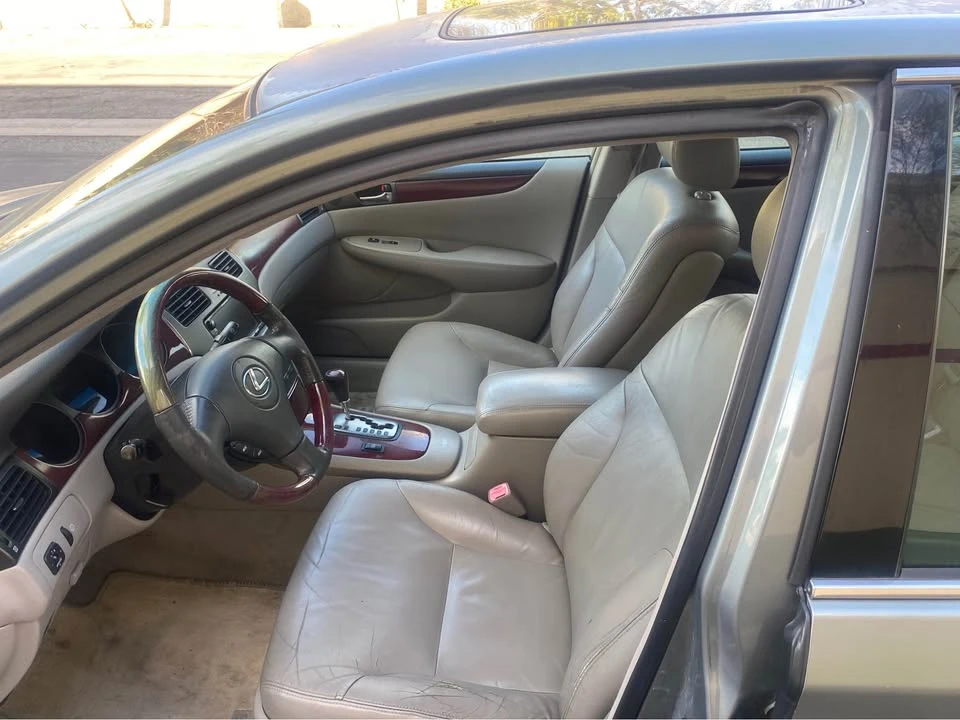 2004 Lexus ES 3rd Gen - Image 10 of 15