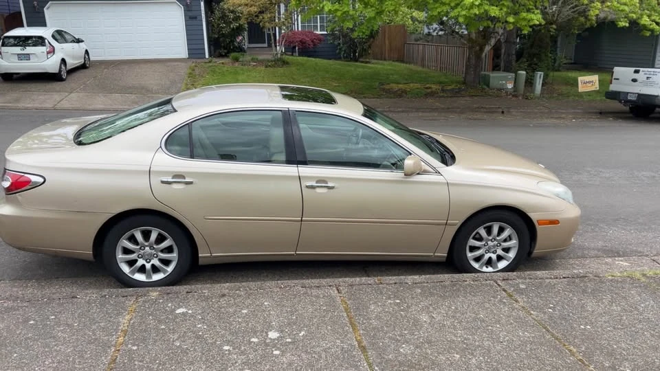 2004 Lexus ES 4th Gen - Image 2 of 20