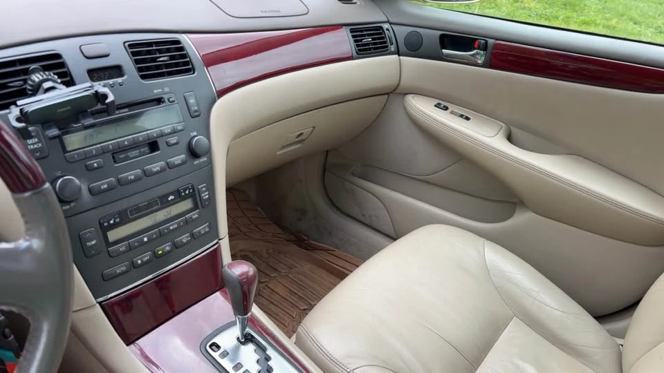 2004 Lexus ES 4th Gen - Image 10 of 20
