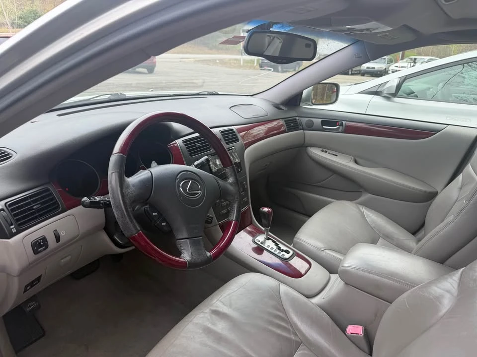 2004 Lexus ES 4th Gen - Image 7 of 10