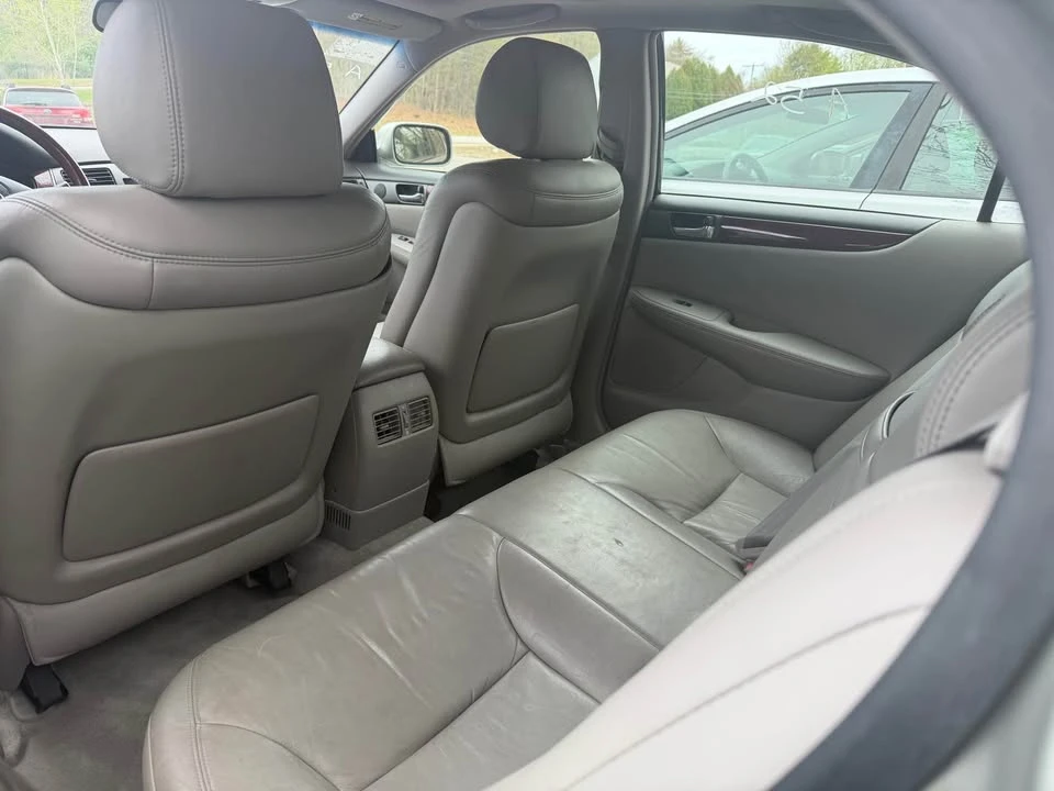 2004 Lexus ES 4th Gen - Image 9 of 10