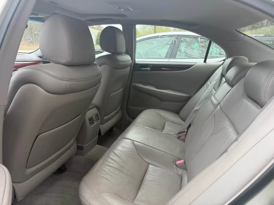 2004 Lexus ES 4th Gen - Image 8 of 10