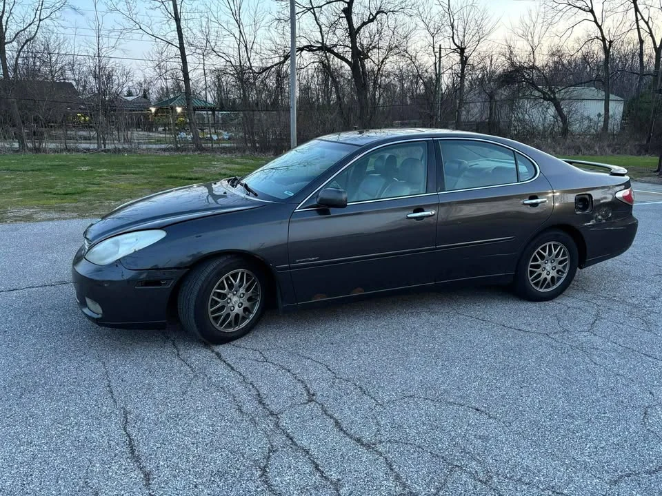 2004 Lexus ES 4th Gen - Image 2 of 10
