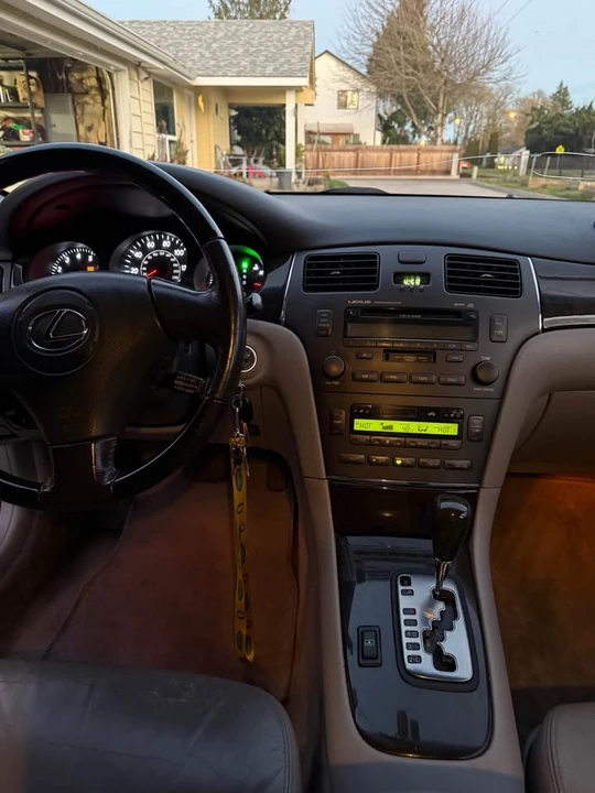 2004 Lexus ES 3rd Gen - Image 14 of 17