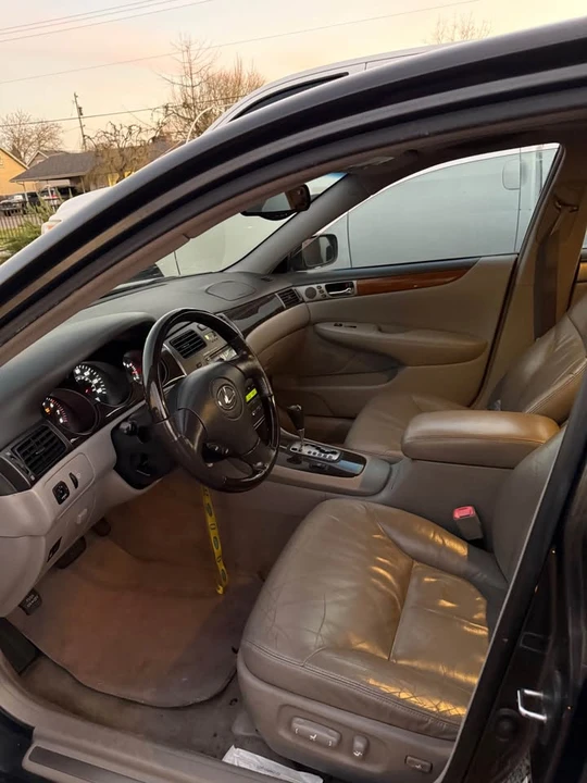 2004 Lexus ES 3rd Gen - Image 11 of 17