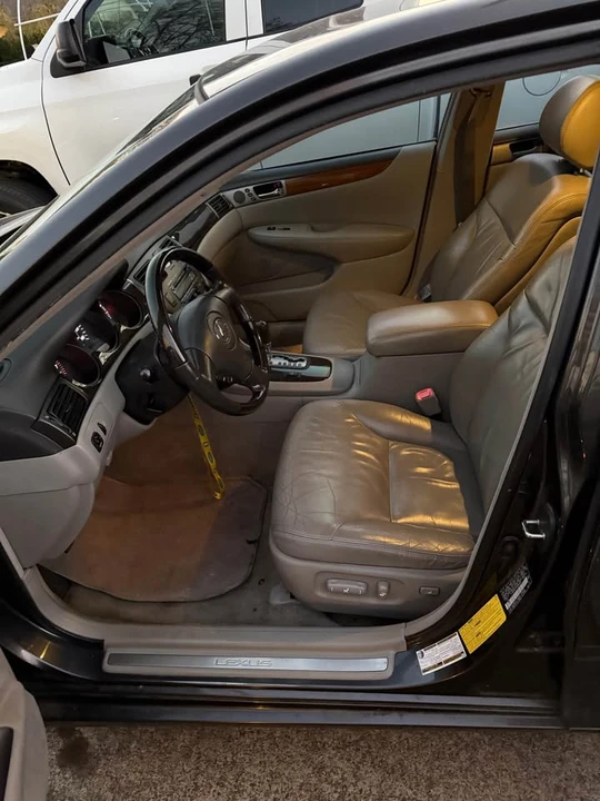 2004 Lexus ES 3rd Gen - Image 16 of 17