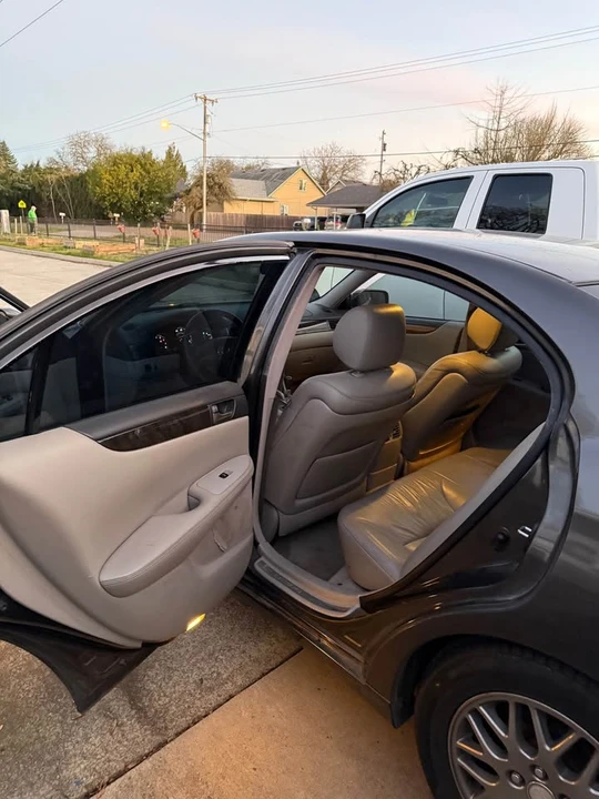 2004 Lexus ES 3rd Gen - Image 10 of 17
