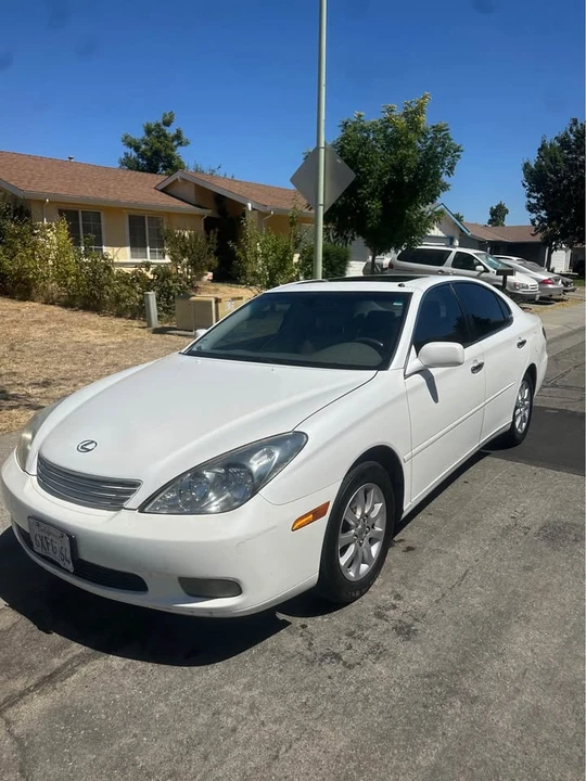 2004 Lexus ES 4th Gen - Image 2 of 9