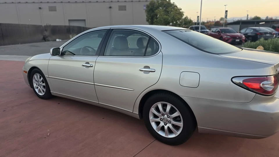 2004 Lexus ES 4th Gen - Image 5 of 10
